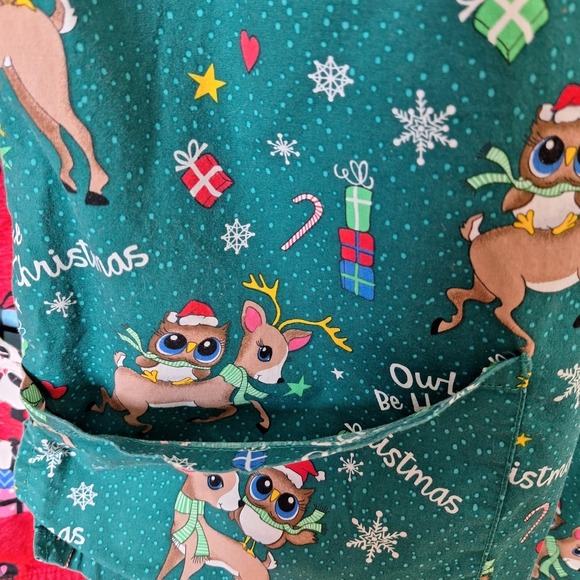 Cherokee Tooniforms Womens Scrub Tops 4XL Christmas Theme Nurse Medical Lot of 2 - Picture 10 of 16